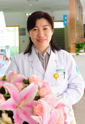 韩晶主任，潍坊卫恩医院医学部主任，副主任医师，医学硕士，中国呼吸医师协会青年委员会委员，山东呼吸医师协会青年委员会委员，潍坊呼吸专业委员会委员，中国戒烟联盟理事。